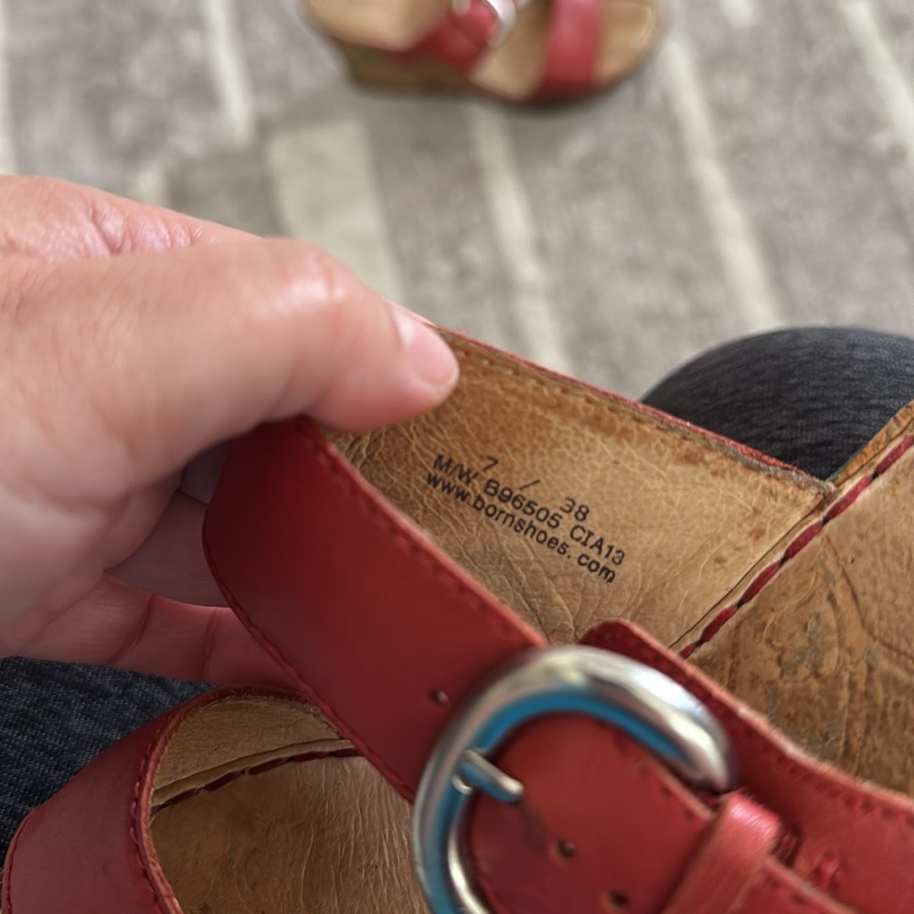 BORN red leather wedges - Picture 7 of 8